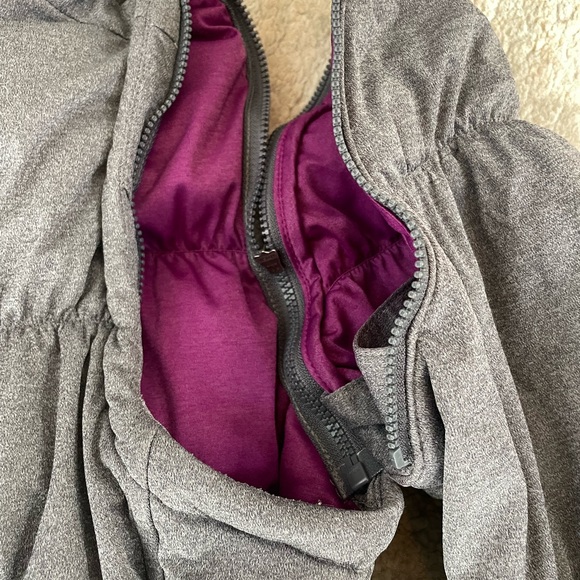 Puffer vest / jacket. Athleta Ruched down puffer jacket/vest with zip on sleeves - Picture 12 of 14